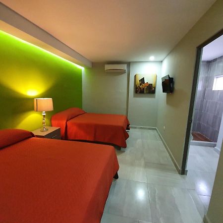 Hotel Hc Express Monterrey Esterno foto