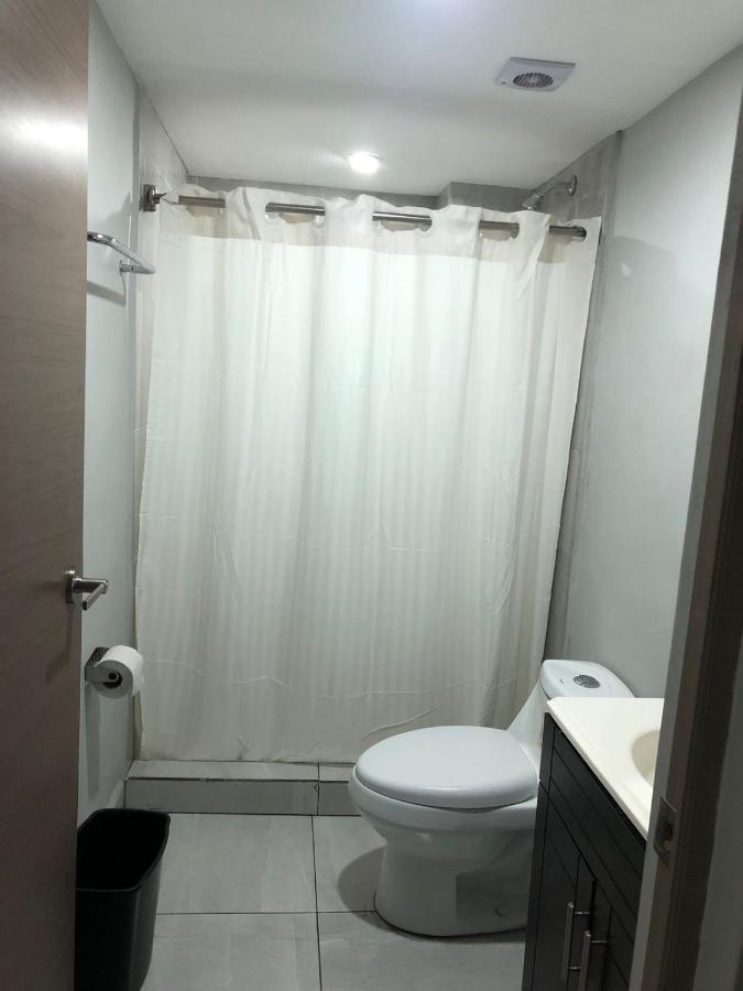 Hotel Hc Express Monterrey Esterno foto